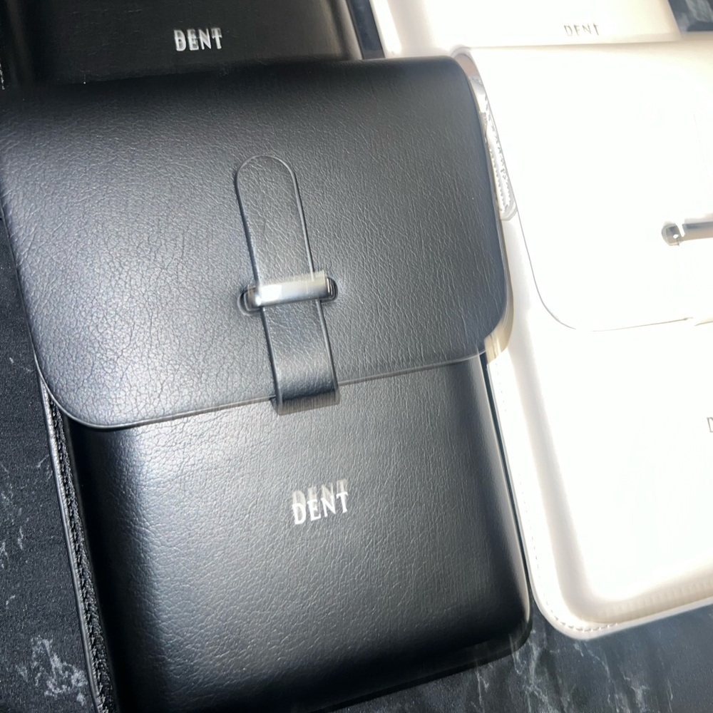 DENT 
Black and White Messenger Bag with Sleek Design